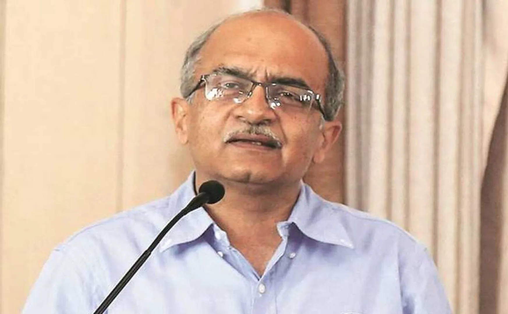 senion lawyer prashant bhushan delhi supreme court 